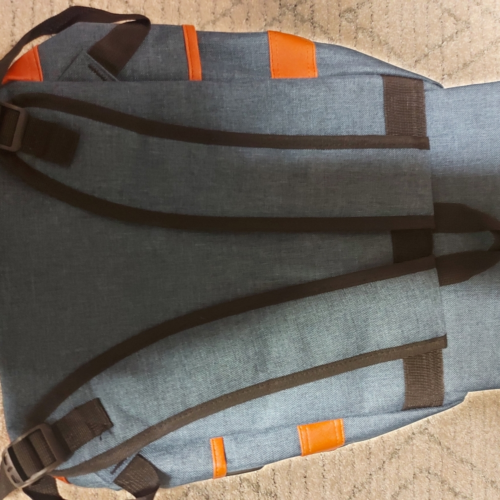 Women's Backpack - Picture 4 of 8